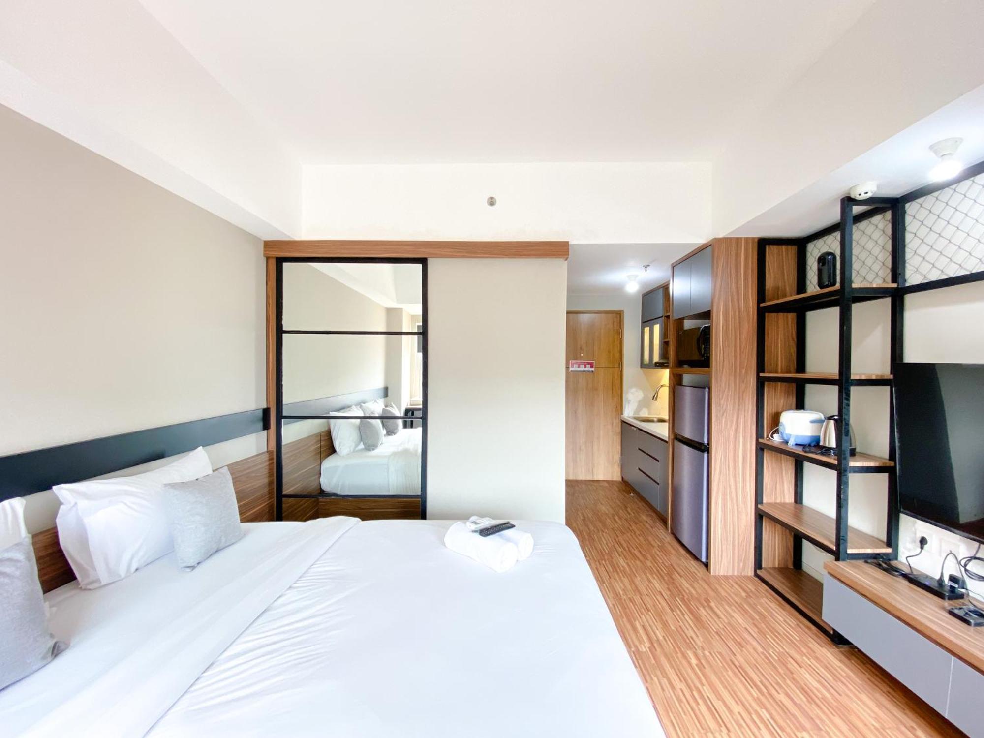 Homey And Simply Look Gateway Park Lrt By Travelio Apartemen