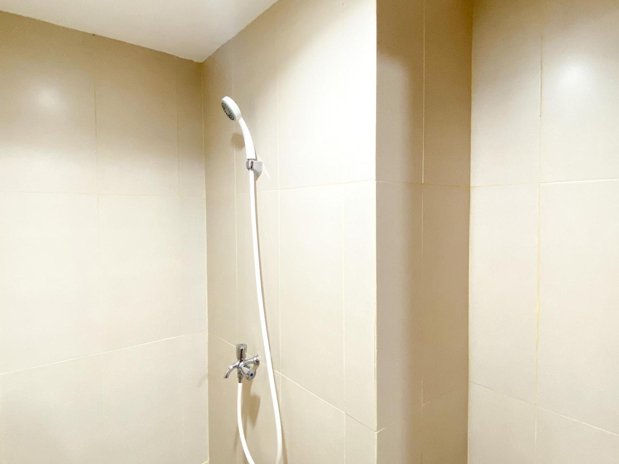 Apartemen Homey And Simply Look Gateway Park Lrt By Travelio Bekasi